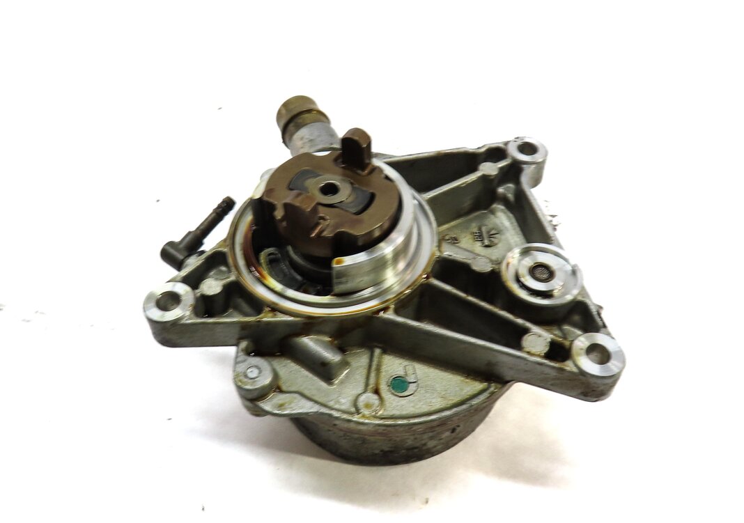 Thumbnail 3: 2010 PORSCHE PANAMERA (970 G1) 4.8L M48.70 TURBO ENGINE BRAKE VACUUM PUMP