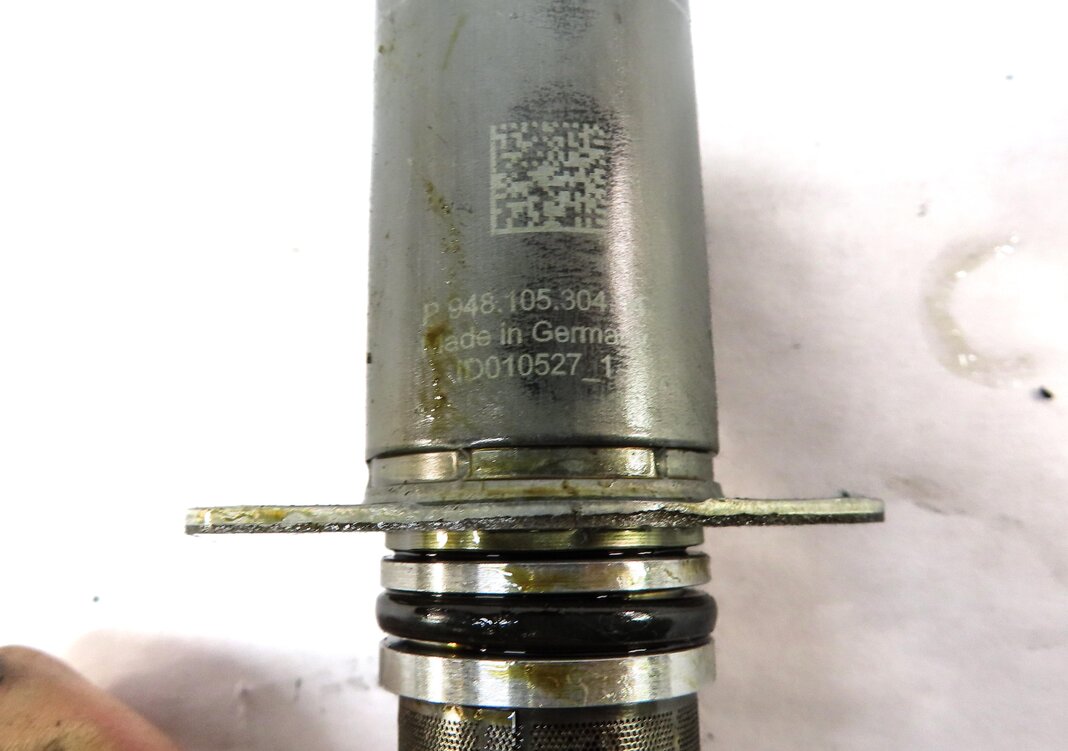 Thumbnail 4: 2010 PORSCHE PANAMERA (970 G1) 4.8L M48 TURBO ENGINE CAMSHAFT ADJUSTER SOLENOID