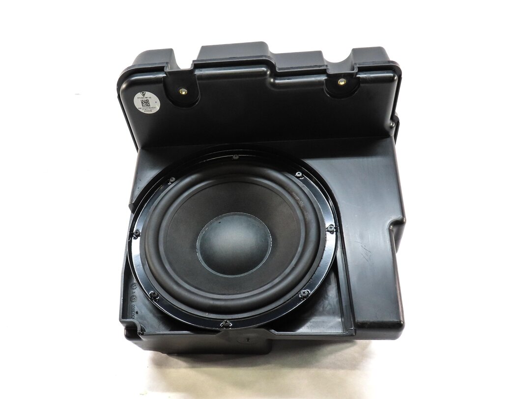Thumbnail 2: 2010 PORSCHE PANAMERA (970 G1) BURMESTER AUDIO SUB SUBWOOFER SPEAKER w/ BOX