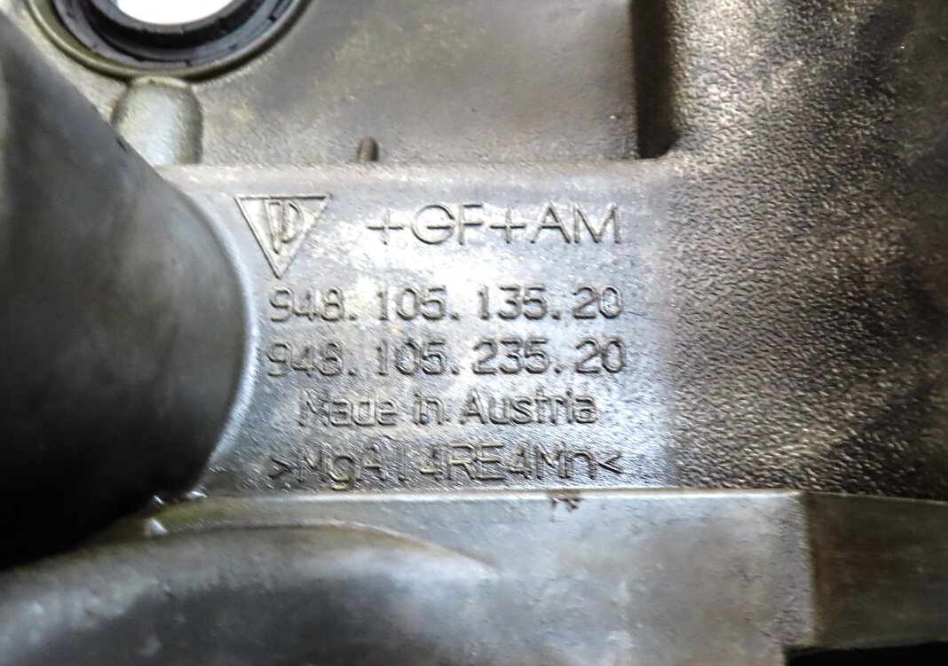 Thumbnail 5: 2010-2018 PORSCHE CAYENNE PANAMERA (958 970 G1) 4.8L V8 ENGINE RIGHT VALVE COVER