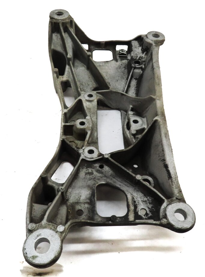 Thumbnail 4: 2017 AUDI A4 (B9 8W) 2.0L AWD FRONT TRANSMISSION CROSSMEMBER MOUNT BRACKET
