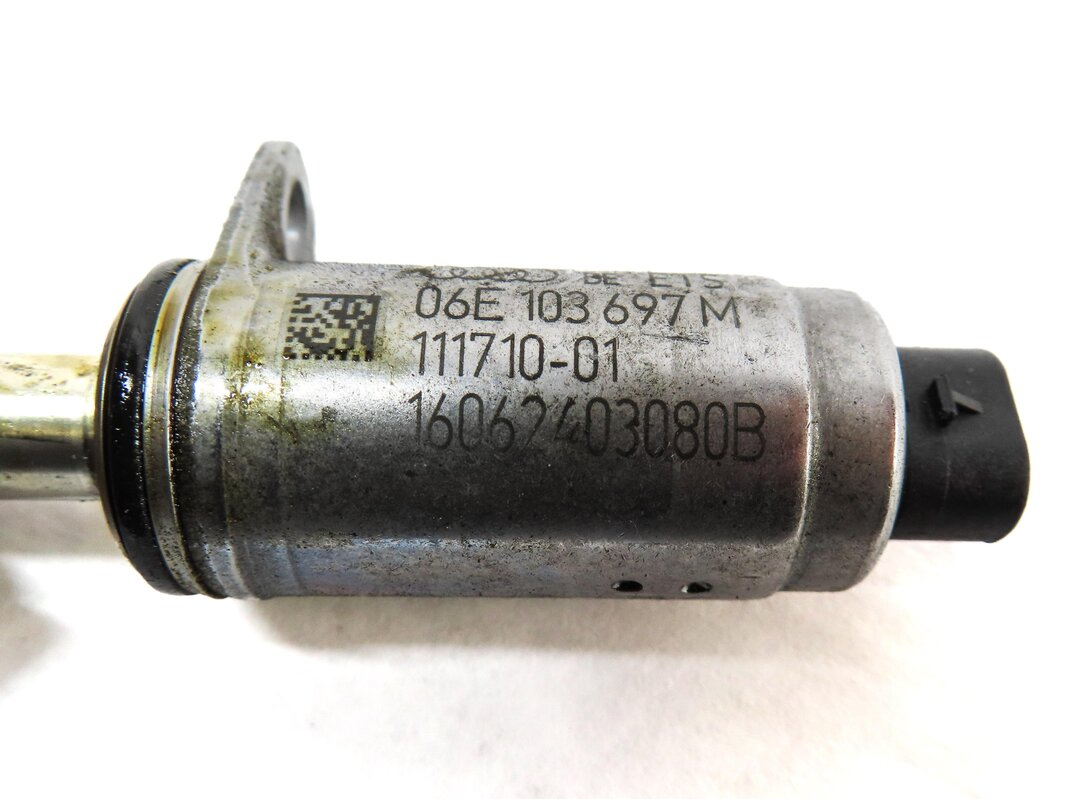 Thumbnail 4: 2017 AUDI A4 (B9 8W) 2.0L CYMC TURBO ENGINE CAMSHAFT ADJUSTMENT SOLENOID SET