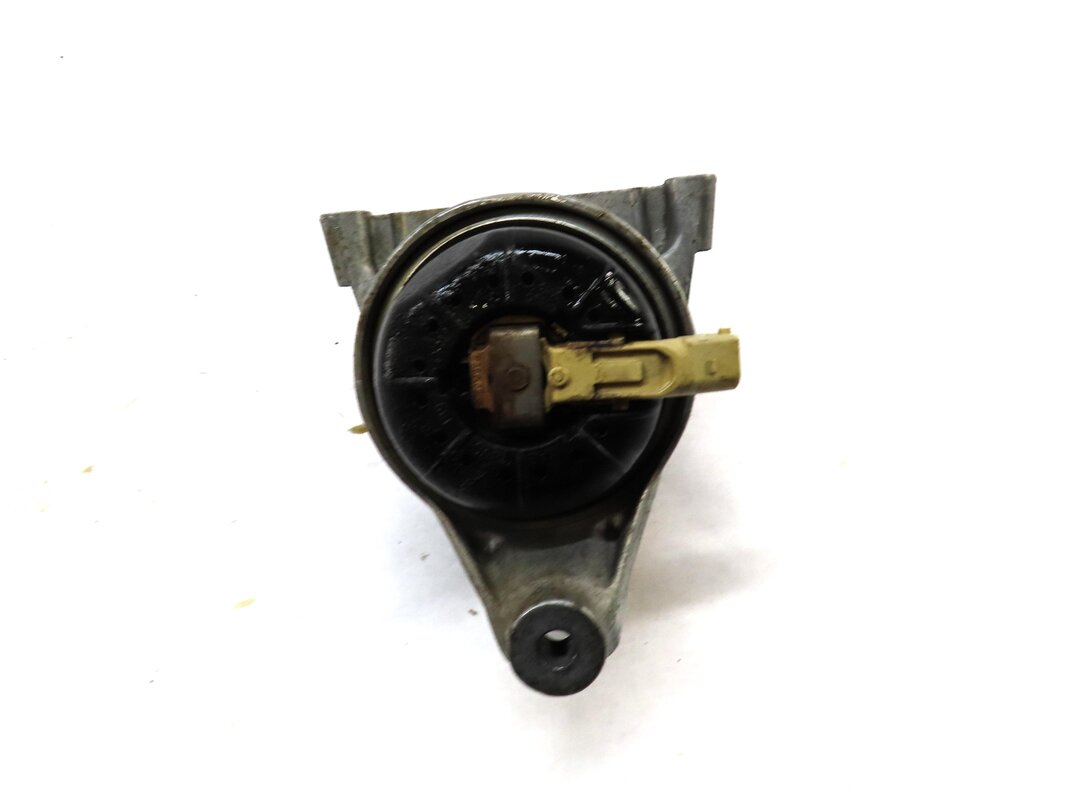 Thumbnail 1: 2017 AUDI A4 (B9 8W) 2.0L CYMC TURBO ENGINE FRONT RIGHT PASSENGER MOTOR MOUNT