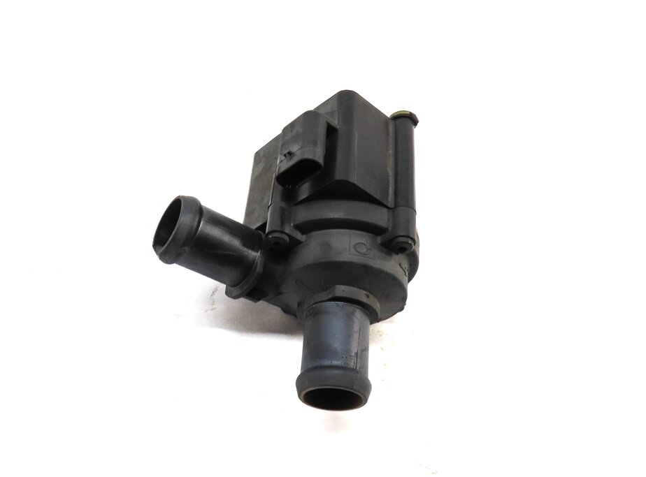 Thumbnail 1: 2017 AUDI A4 (B9 8W) 2.0L CYMC TURBO ENGINE AUX AUXILARY WATER COOLANT PUMP