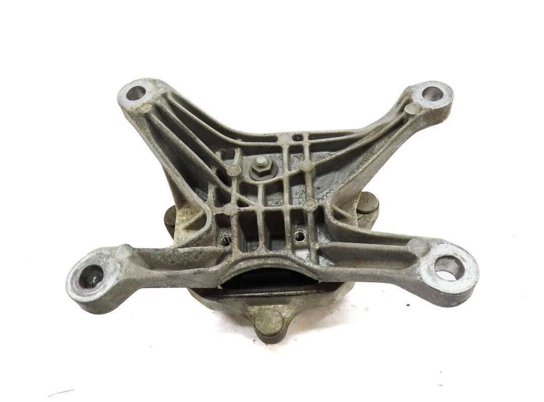 Thumbnail 2: 2017 AUDI A4 (B9 8W) 2.0L TURBO AWD CENTER TRANSMISSION MOUNT MOUNTING BRACKET
