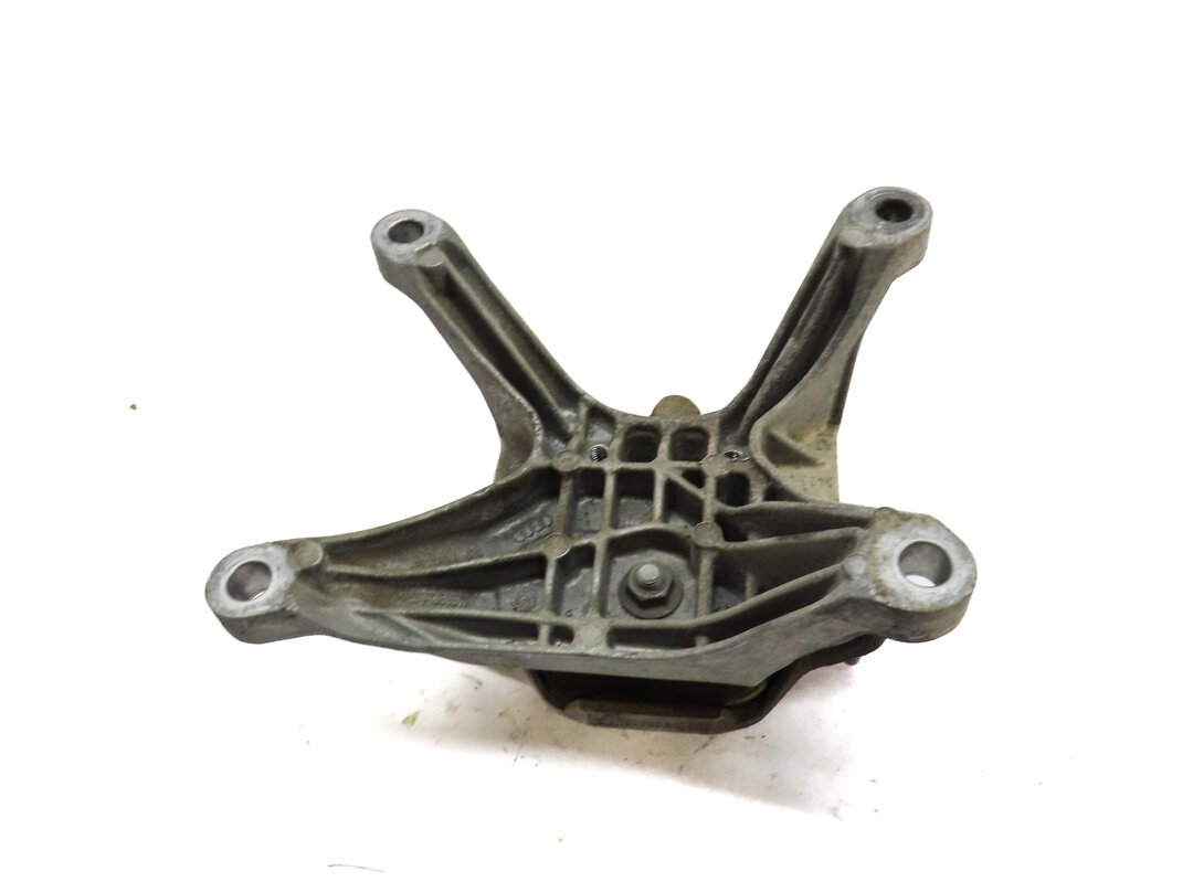 Thumbnail 3: 2017 AUDI A4 (B9 8W) 2.0L TURBO AWD CENTER TRANSMISSION MOUNT MOUNTING BRACKET