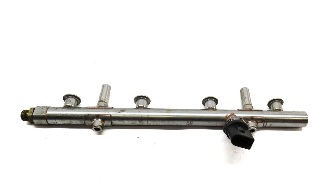 Thumbnail 2: 2017 AUDI A4 (B9 8W) 2.0L CYMC TURBO ENGINE FUEL INJECTION FUEL RAIL
