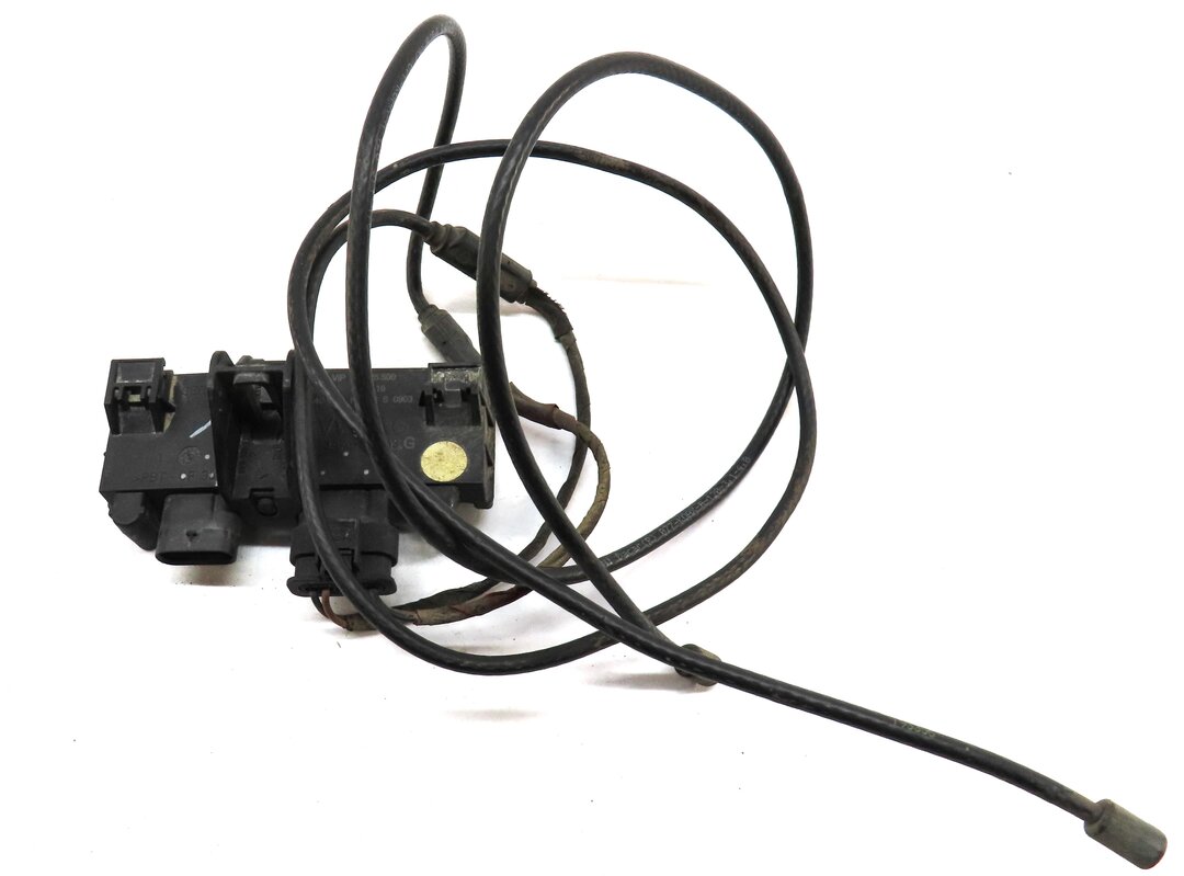 Thumbnail 3: 2017 AUDI A4 (B9 8W) REAR TRUNK EASY OPEN KICK PANEL SENSOR w/ ANTENNA