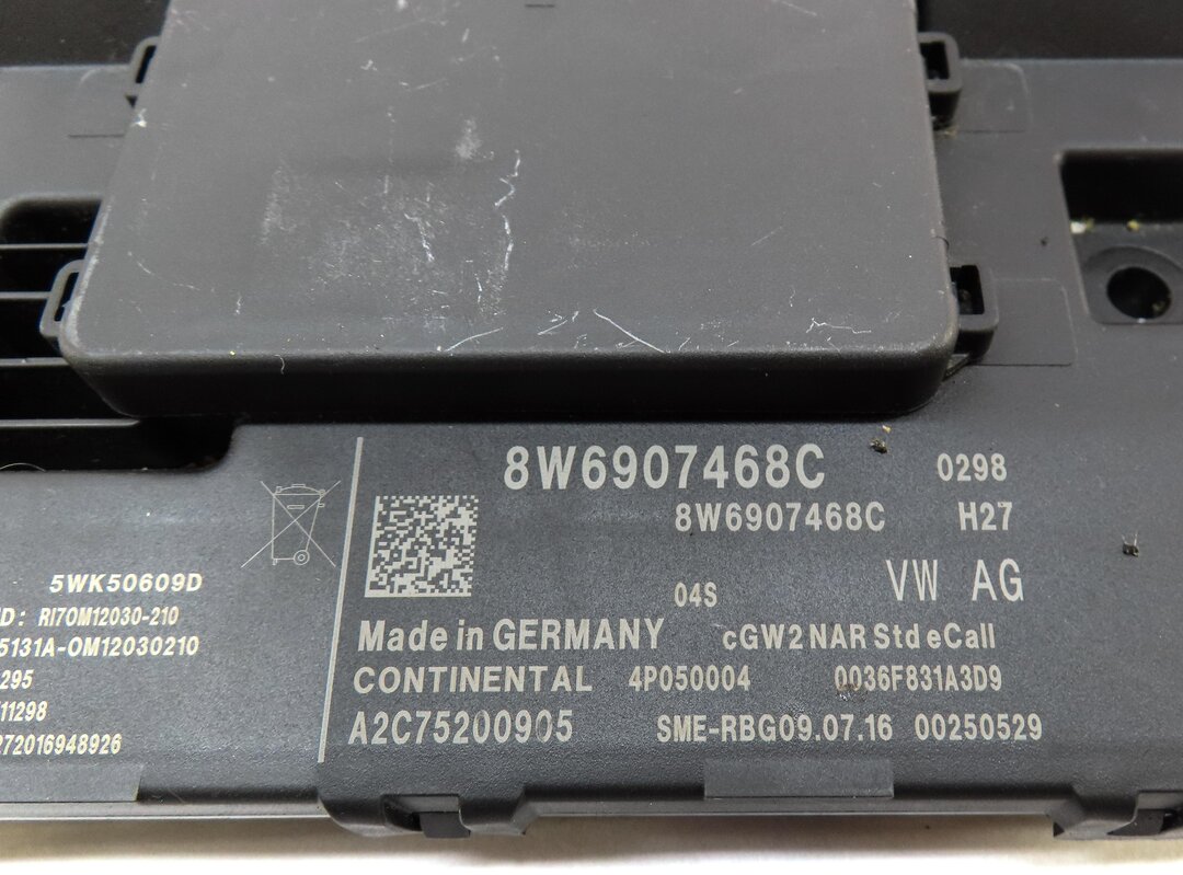 Thumbnail 4: 2017 AUDI A4 (B9 8W) GATEWAY INTERFACE CONTROL MODULE