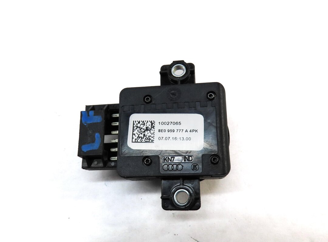Thumbnail 4: 2017 AUDI A4 (B9 8W) FRONT LEFT DRIVER SEAT ADJUSTMENT SWITCH w/ LUMBAR (BLACK)
