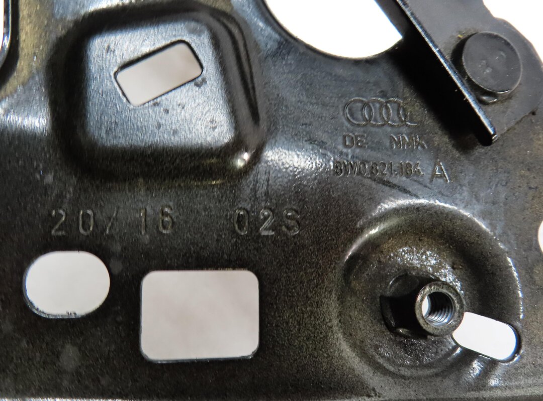 Thumbnail 5: 2017 AUDI A4 (B9 8W) FRONT RIGHT PASSENGER FENDER MOUNT MOUNTING BRACKET