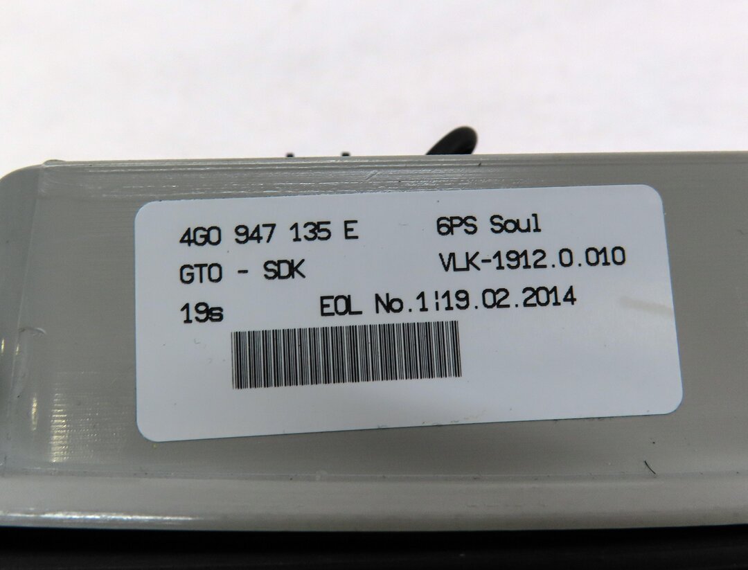 Thumbnail 7: 2014 AUDI A6 (C7) FRONT CENTER ROOF DOME LIGHT MAP READING LAMP (BLACK)