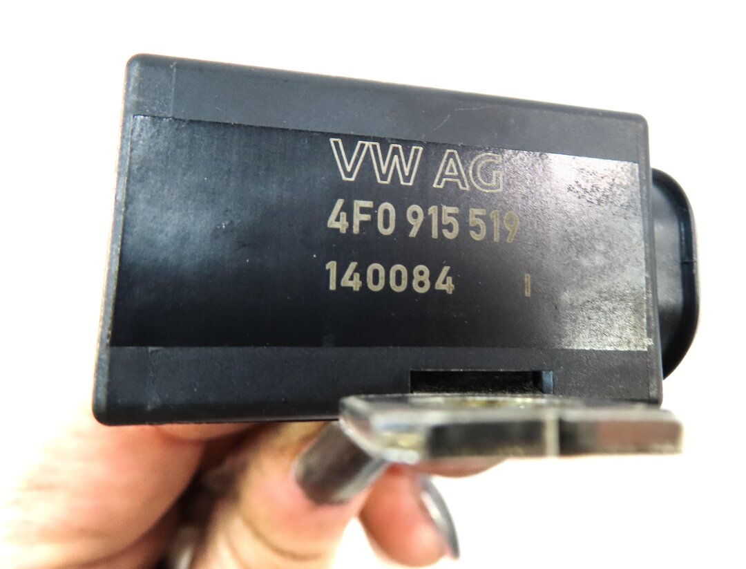 Thumbnail 5: 2014 AUDI A6 (C7) BATTERY OVERLAOD PROTECTION SWITCH 4F0915519