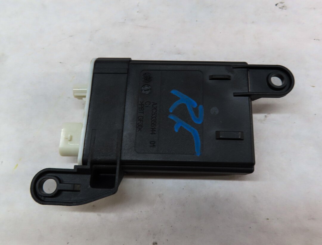 Thumbnail 4: 2014 AUDI A6 (C7) FRONT RIGHT PASSENGER SEAT OCCUPANCY SENSOR CONTROL MODULE