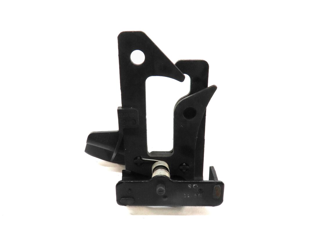 Thumbnail 6: 2013 MERCEDES C CLASS SEDAN (W04) SAFETY CATCH HOOK & RELEASE LEVER STRIKER SET
