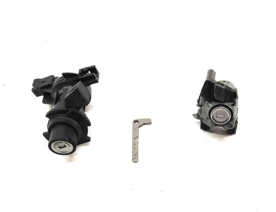 Thumbnail 2: 2013 MERCEDES C CLASS SEDAN (W04) FRONT LEFT DRIVER DOOR & TRUNK LOCK & KEY SET