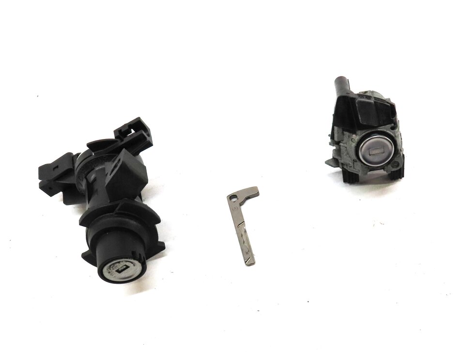 Thumbnail 3: 2013 MERCEDES C CLASS SEDAN (W04) FRONT LEFT DRIVER DOOR & TRUNK LOCK & KEY SET