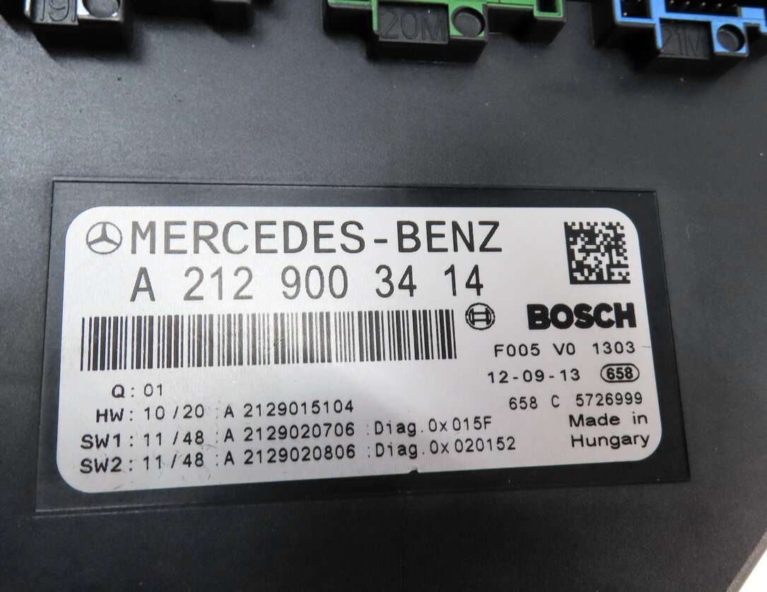 Thumbnail 5: 2013 MERCEDES C CLASS SEDAN (W04) FRONT SIGNAL ACQUISITION MODULE (SAM) FUSE BOX