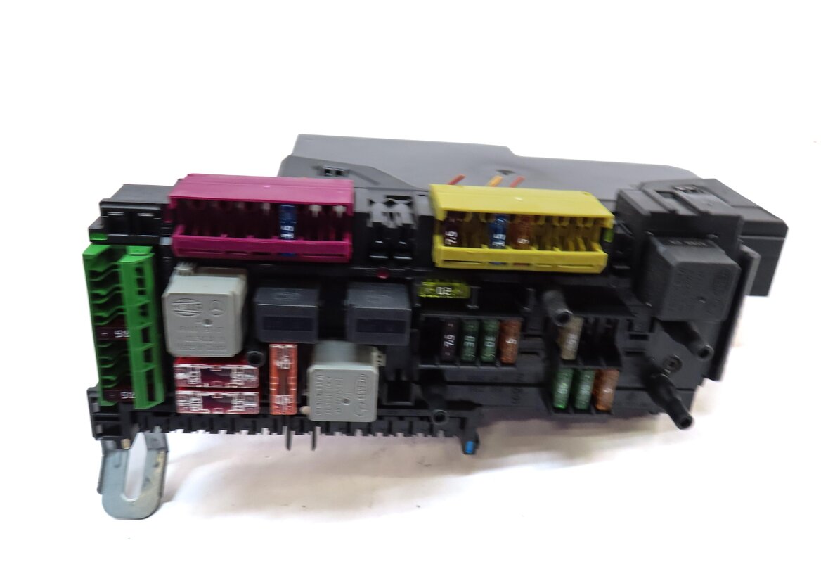 Thumbnail 4: 2013 MERCEDES C CLASS SEDAN (W04) REAR SIGNAL ACQUISITION MODULE SAM FUSE BOX