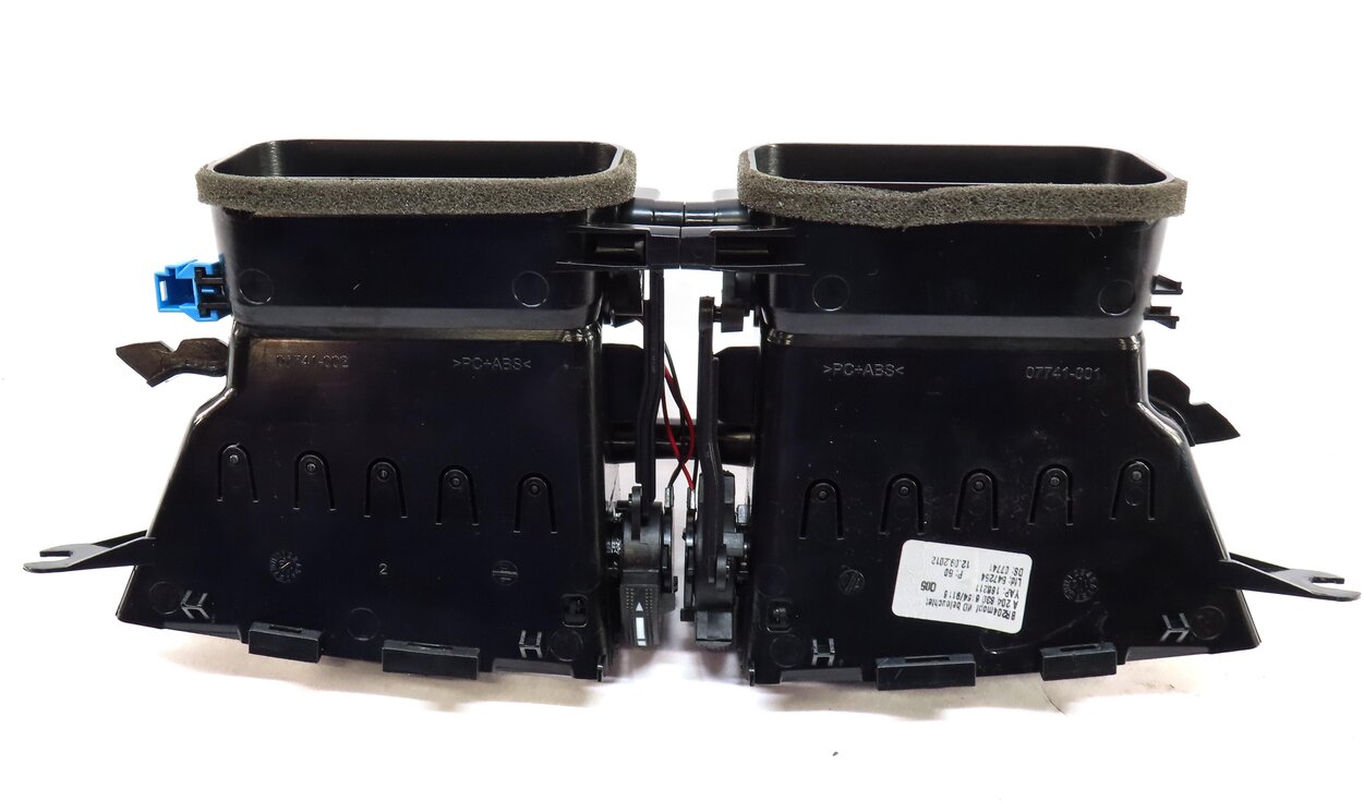 Thumbnail 4: 2013 MERCEDES C CLASS SEDAN (W04) FRONT CENTER DASH HVAC A/C HEATER AIR VENT
