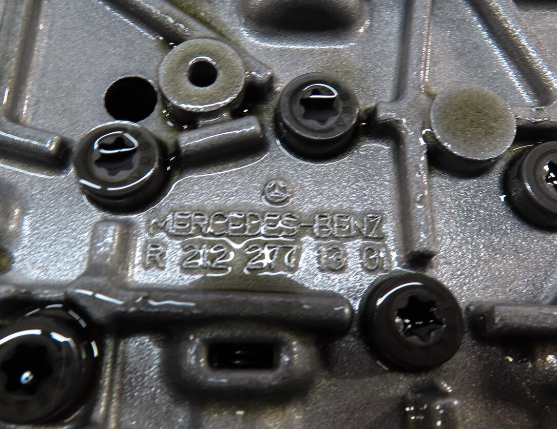 Thumbnail 6: 12-15 MERCEDES C250 C350 SLK250 SLK350 (R172 W204) TRANSMISSION VALVE BODY BLOCK