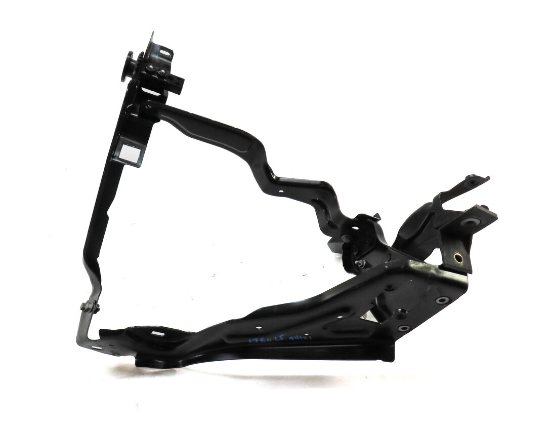 Thumbnail 4: 2013 MERCEDES C CLASS SEDAN (W04) FRONT LEFT DRIVER HEADLIGHT LAMP MOUNT BRACKET
