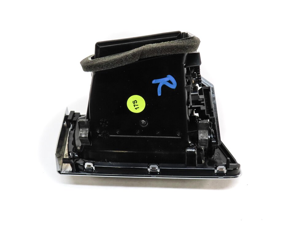 Thumbnail 4: 2013 AUDI S7 (C7) FRONT RIGHT PASSENGER OUTER HVAC A/C HEATER AIR VENT (BLACK)