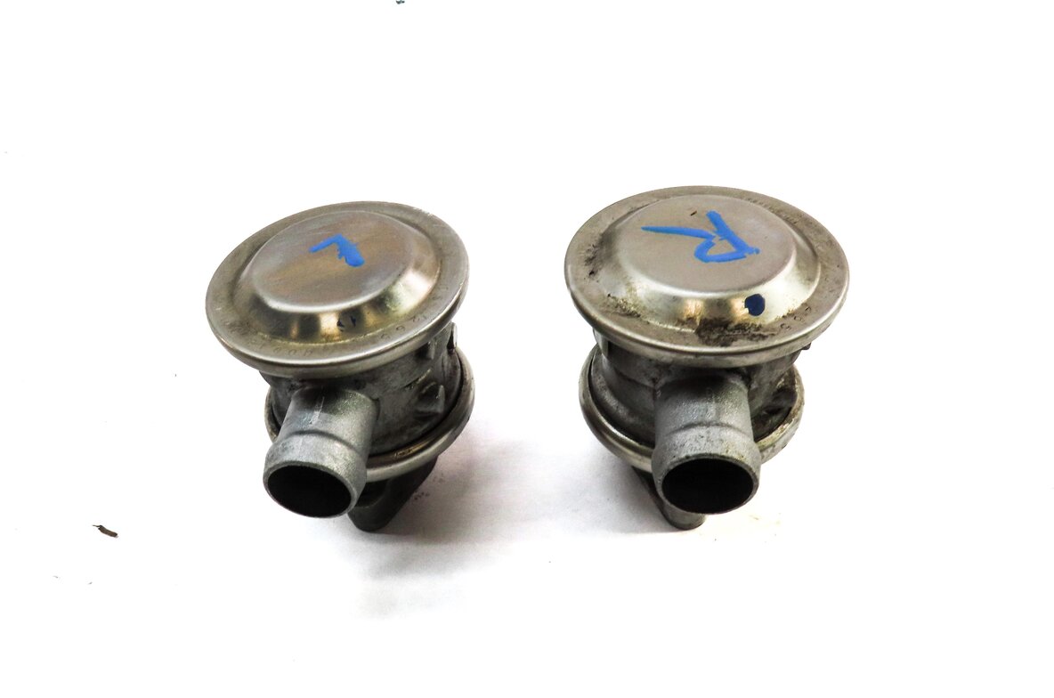 Thumbnail 2: 2006 PORSCHE CAYENNE 955 4.5L TURBO M48 ENGINE EGR CHECK VALVE SET 2 94811320351