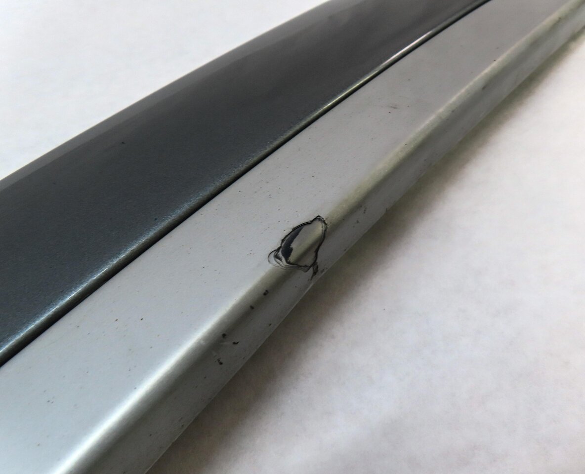 Thumbnail 6: 2006 PORSCHE CAYENNE (955) REAR HATCH TRUNK TRIM (TITANIUM SILVER METALLIC)