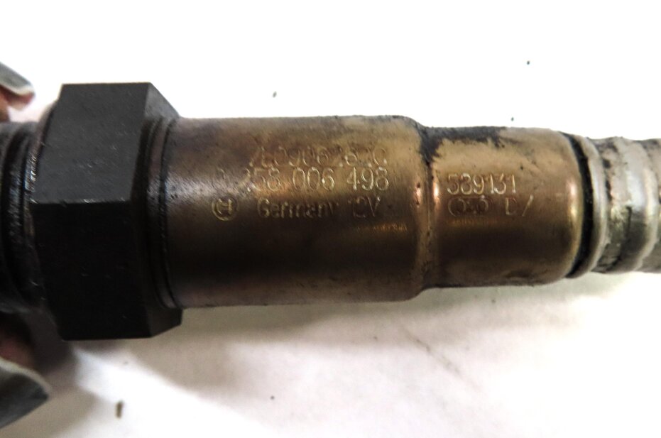 Thumbnail 4: 06 PORSCHE CAYENNE 955 4.5L TURBO M48 ENGINE PRE POST CAT O2 OXYGEN SENSOR SET4