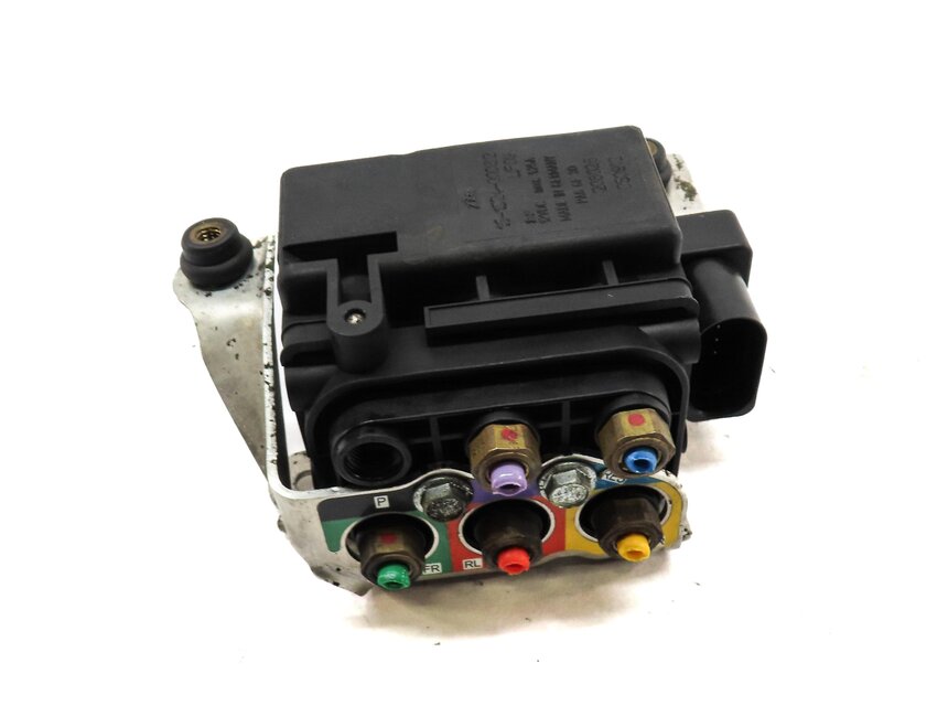 2006 PORSCHE CAYENNE (955) AIR SUSPENSION TRANSFER RELIEF VALVE BLOCK 7L0616251