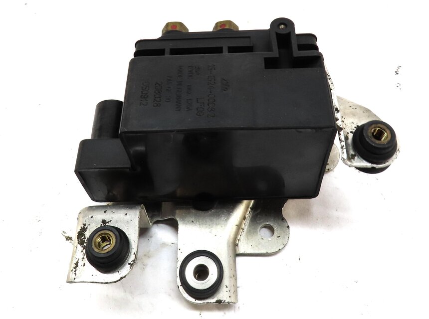 Thumbnail 3: 2006 PORSCHE CAYENNE (955) AIR SUSPENSION TRANSFER RELIEF VALVE BLOCK 7L0616251