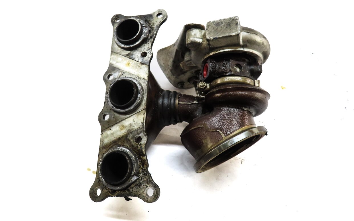 Thumbnail 5: 2007-2013 BMW 335i (E90) 3.0L N54 TWIN TURBO REAR TURBO TURBOCHARGER w/ MANIFOLD