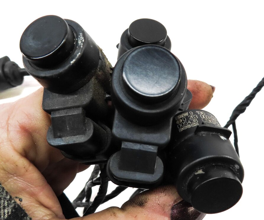 Thumbnail 4: 2010 BMW 335i (E90) REAR PDC PARK SENSOR SET-4 w/ HARNESS (BLACK)
