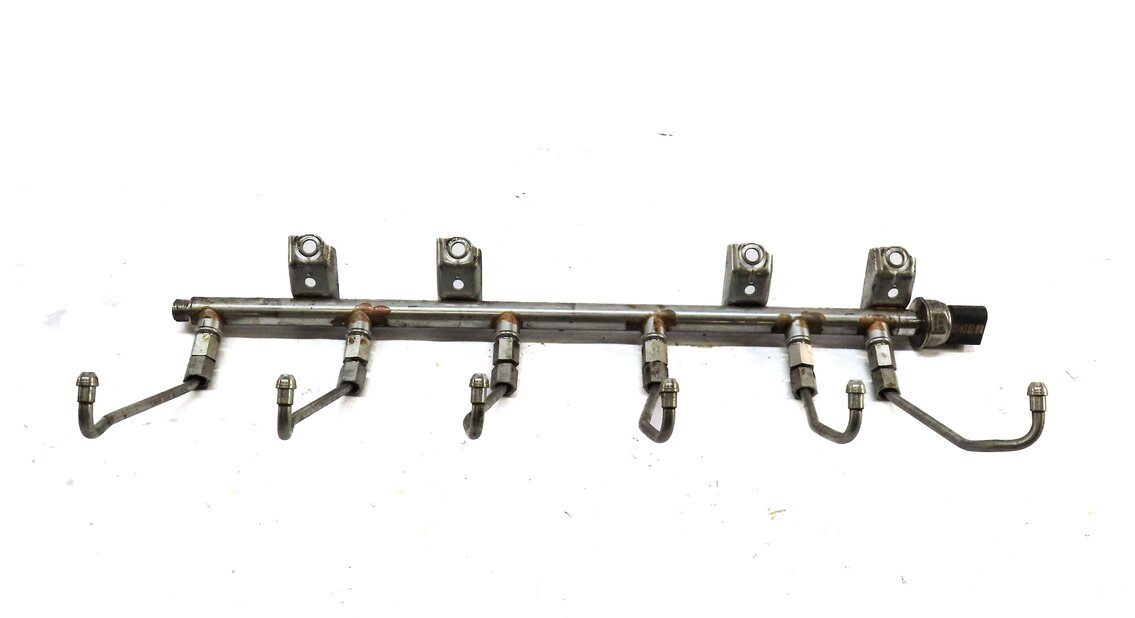 Thumbnail 2: 2010 BMW 335i (E90) 3.0L N54 ENGINE FUEL INJECTION FUEL RAIL w/ INJECTOR LINES