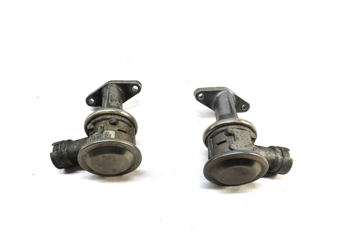 Thumbnail 2: 2007 BMW M6 COUPE (E63) 5.0L S85 V10 ENGINE EGR VALVE SET2 7837096 7837097