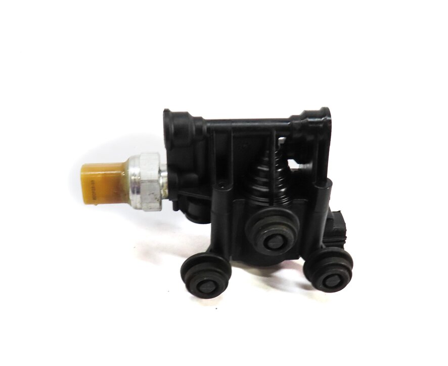 Thumbnail 2: 2013 LAND ROVER LR4 AIR SUSPENSION VALVE BLOCK