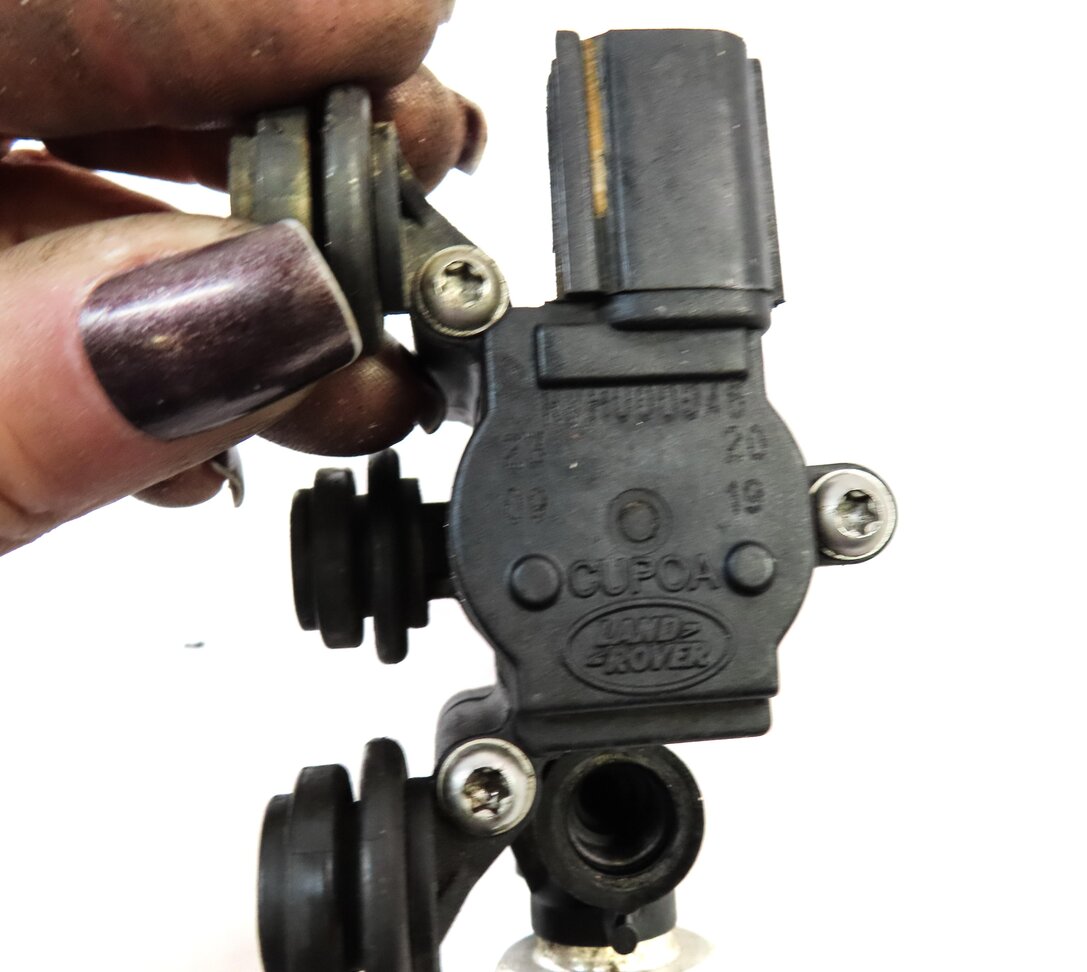 Thumbnail 5: 2013 LAND ROVER LR4 AIR SUSPENSION VALVE BLOCK