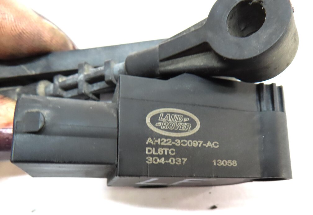 Thumbnail 5: 2013 LAND ROVER LR4 FRONT LEFT DRIVER SUSPENSION HEIGHT LEVEL SENSOR