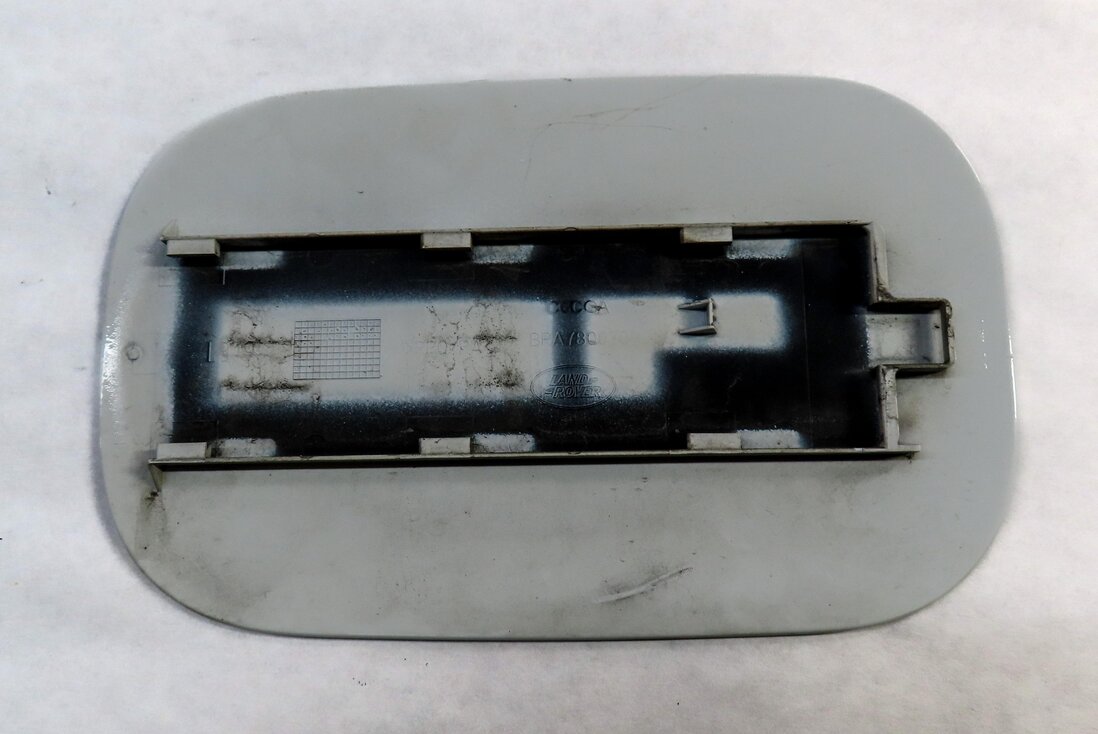 Thumbnail 4: 05-16 LR3 LR4 RANGE ROVER SPORT (L320) FUEL TANK DOOR TRIM (FUJI WHITE 867)
