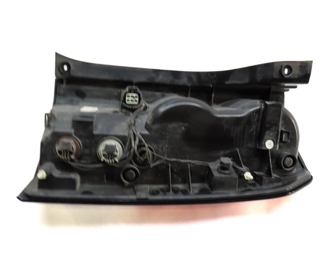 Thumbnail 5: 2010-2013 LAND ROVER LR4 - LEFT DRIVER REAR TAILLIGHT BRAKE LIGHT LAMP
