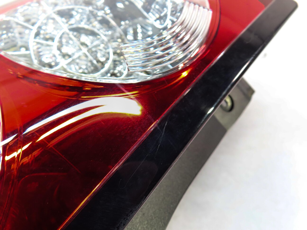 Thumbnail 8: 2010-2013 LAND ROVER LR4 - LEFT DRIVER REAR TAILLIGHT BRAKE LIGHT LAMP