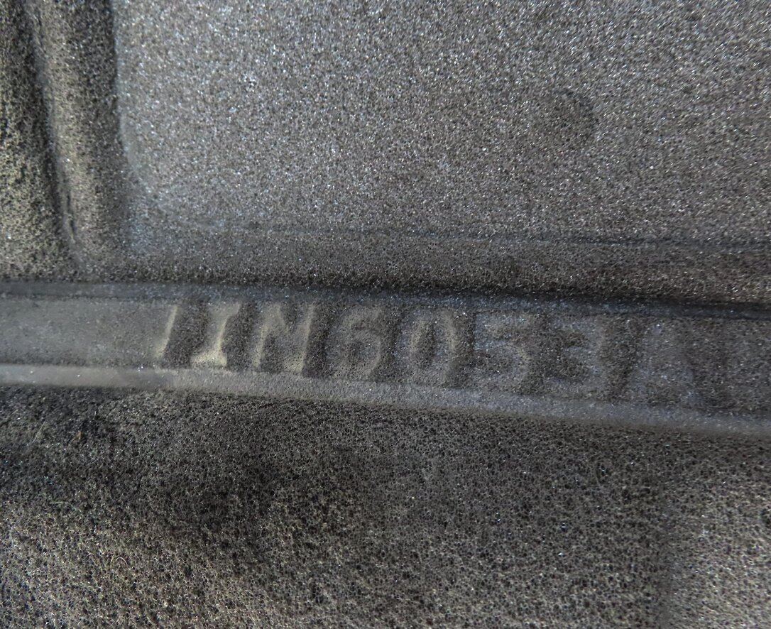 Thumbnail 7: 2010-2013 LAND ROVER LR4 RANGE ROVER SPORT (L320 L322) 5.0L V8 ENGINE COVER TRIM