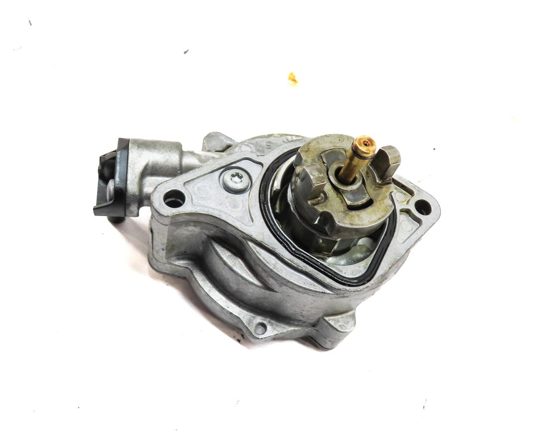 Thumbnail 2: 2010-2019 RANGE ROVER SPORT LR4 JAGUAR XE XF XK - 3.0L / 5.0L BRAKE VACUUM PUMP