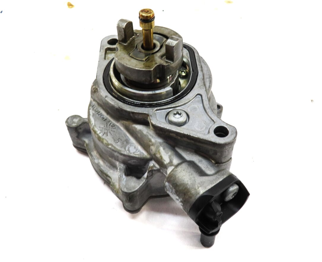 Thumbnail 3: 2010-2019 RANGE ROVER SPORT LR4 JAGUAR XE XF XK - 3.0L / 5.0L BRAKE VACUUM PUMP