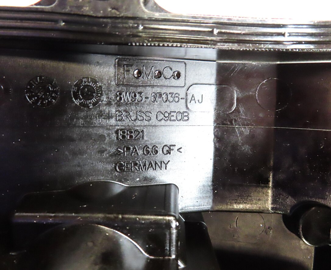 Thumbnail 5: 10-18 RANGE ROVER SPORT (L320 L322 L494 L405) 5.0L V8 - RIGHT ENGINE VALVE COVER