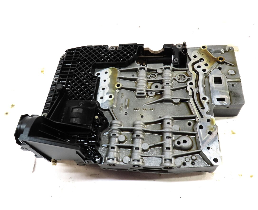 Thumbnail 2: 2013 LR4 RANGE ROVER SPORT (L320) TRANSMISSION VALVE BODY w/ MECHATRONIC