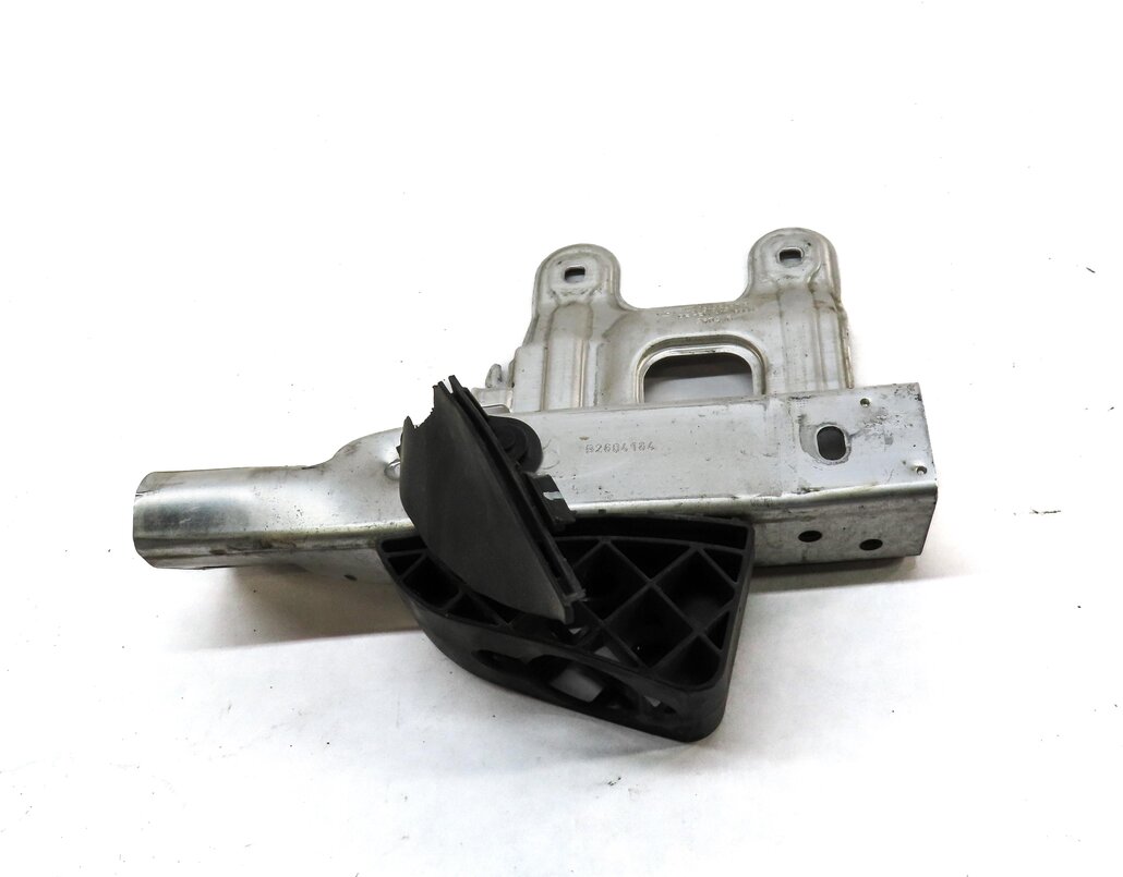 Thumbnail 2: 2016 BMW 328iGT (F34) FRONT LEFT DRIVER LOWER BUMPER MOUNT BRACKET 7289909