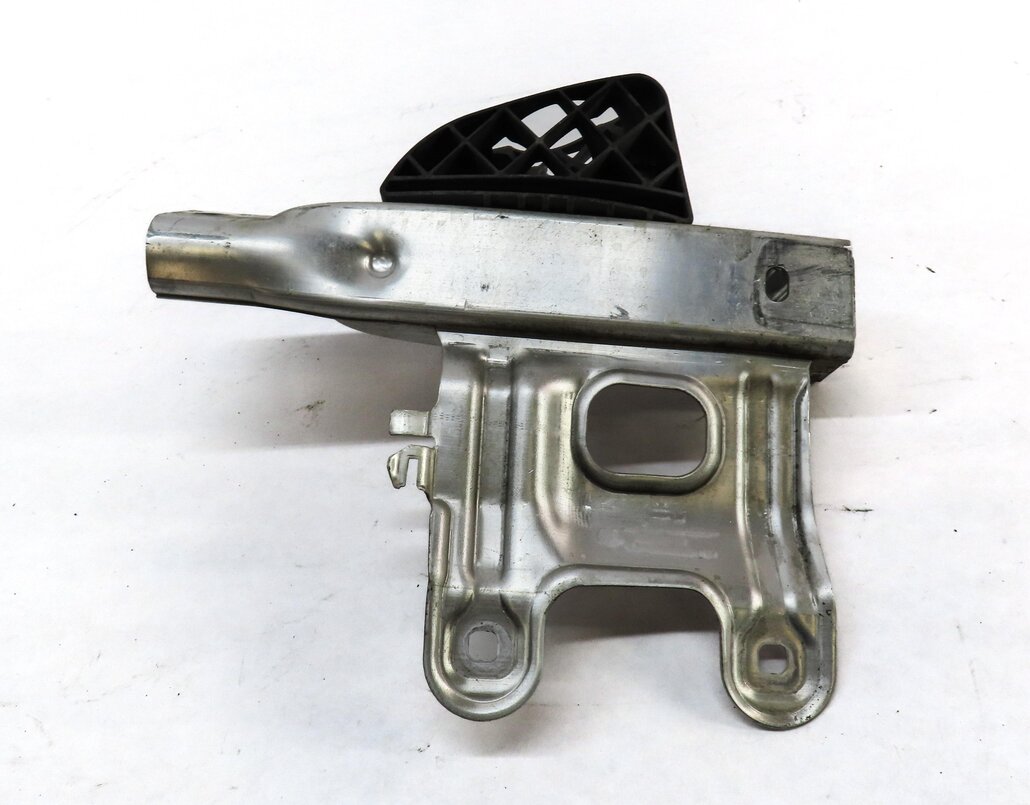 Thumbnail 5: 2016 BMW 328iGT (F34) FRONT LEFT DRIVER LOWER BUMPER MOUNT BRACKET 7289909