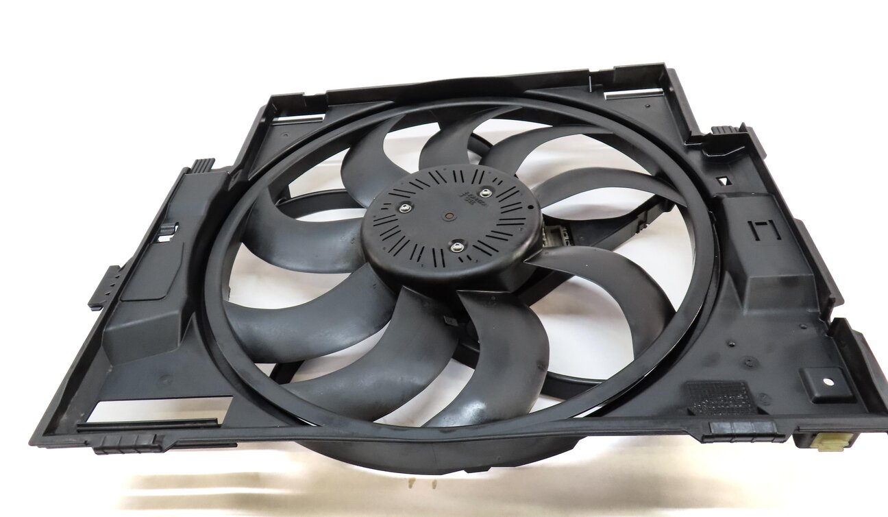Thumbnail 3: 14-18 BMW 328i DIESEL 328iGT 335iGT (F30 F34) 600w RADIATOR COOLING FAN w/ MOTOR